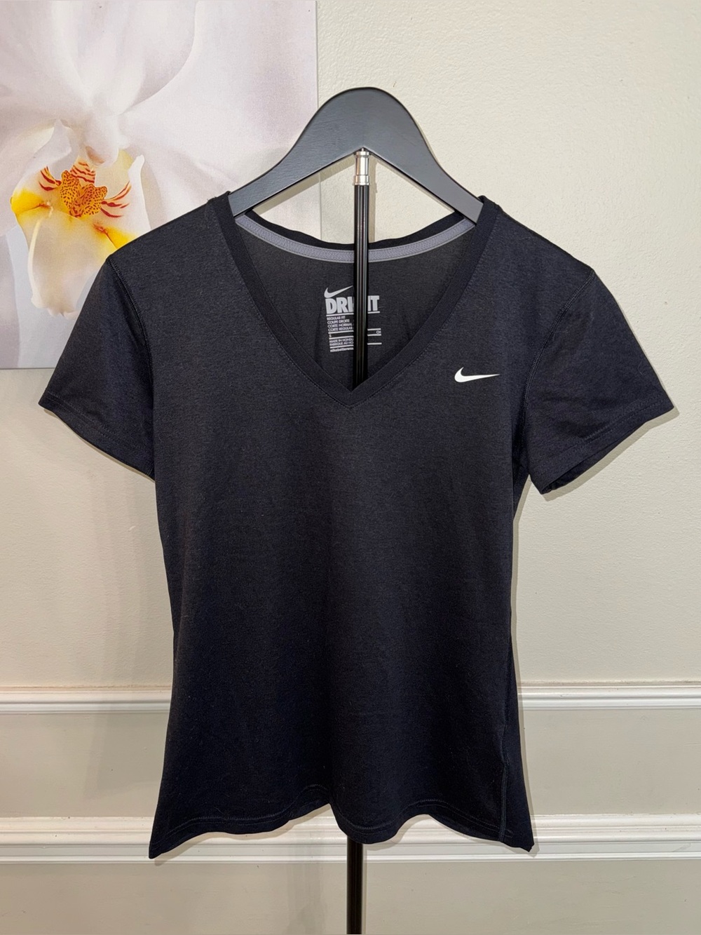 NIKE Dri-Fit Women’s Black Regular Fit Short Sleeve Shirt! Size Small.
